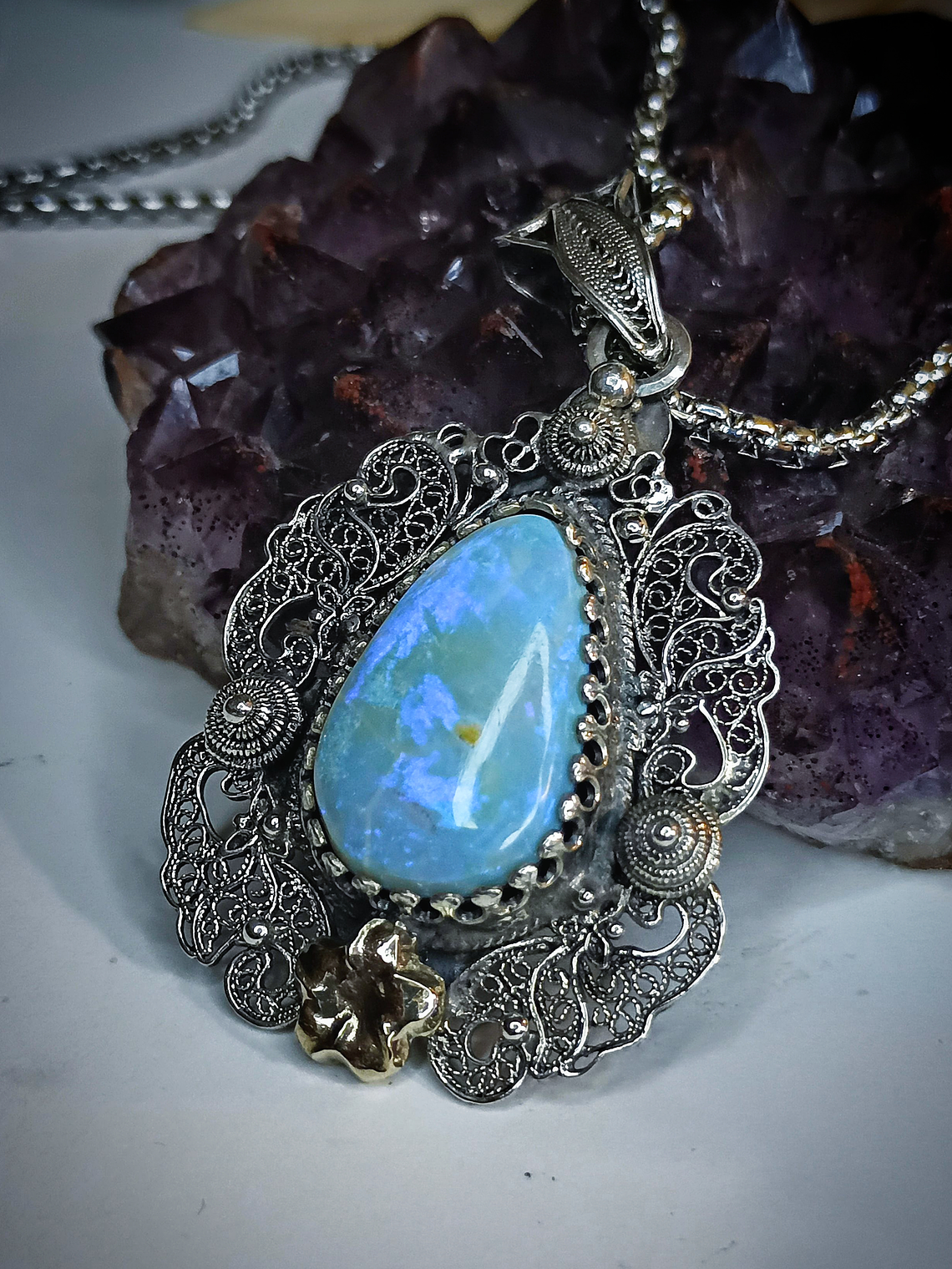 Delicate sterling filigree and Australian opal pendant - Video 6