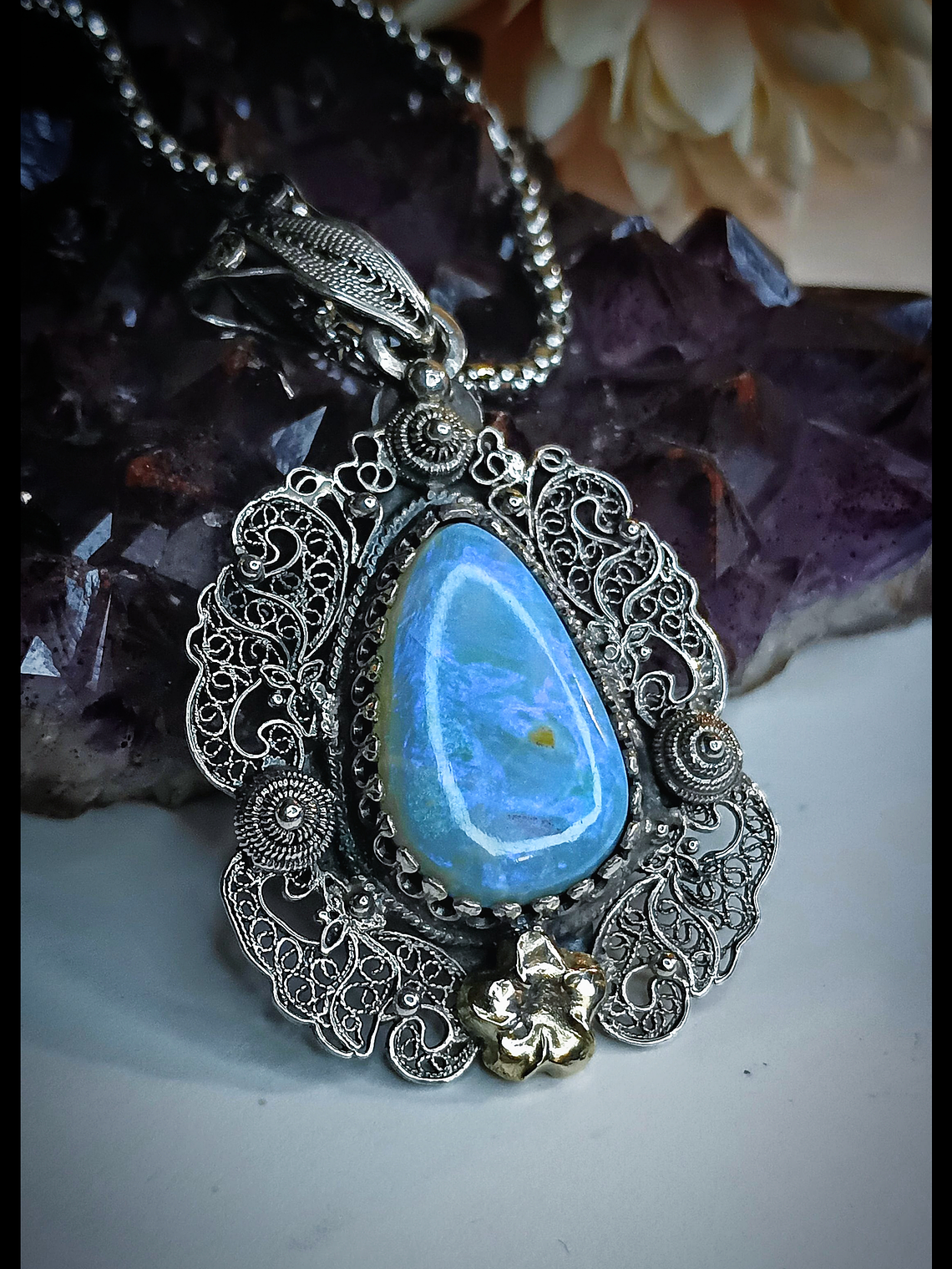 Delicate sterling filigree and Australian opal pendant - Video 7