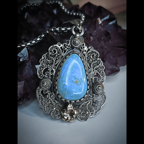 Delicate sterling filigree and Australian opal pendant - Video