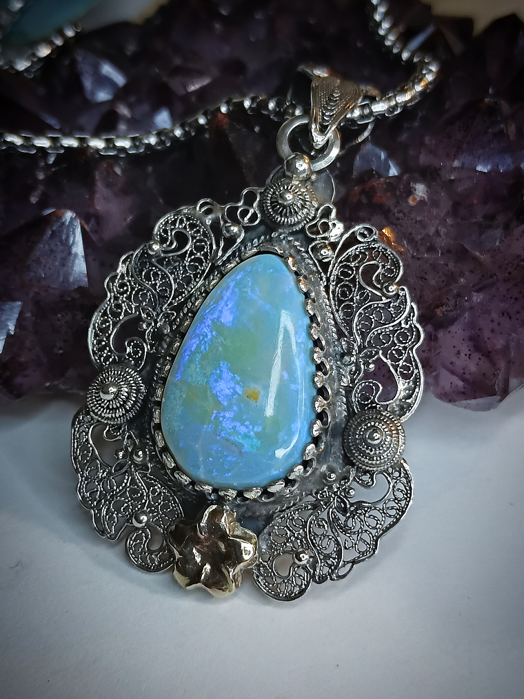 Delicate sterling filigree and Australian opal pendant - Video 9