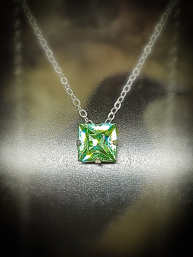 CJ - ☢ 2ct, 8mm Square cut, Apple green UG layering necklace - Sterling-filled/Costume 👑   1