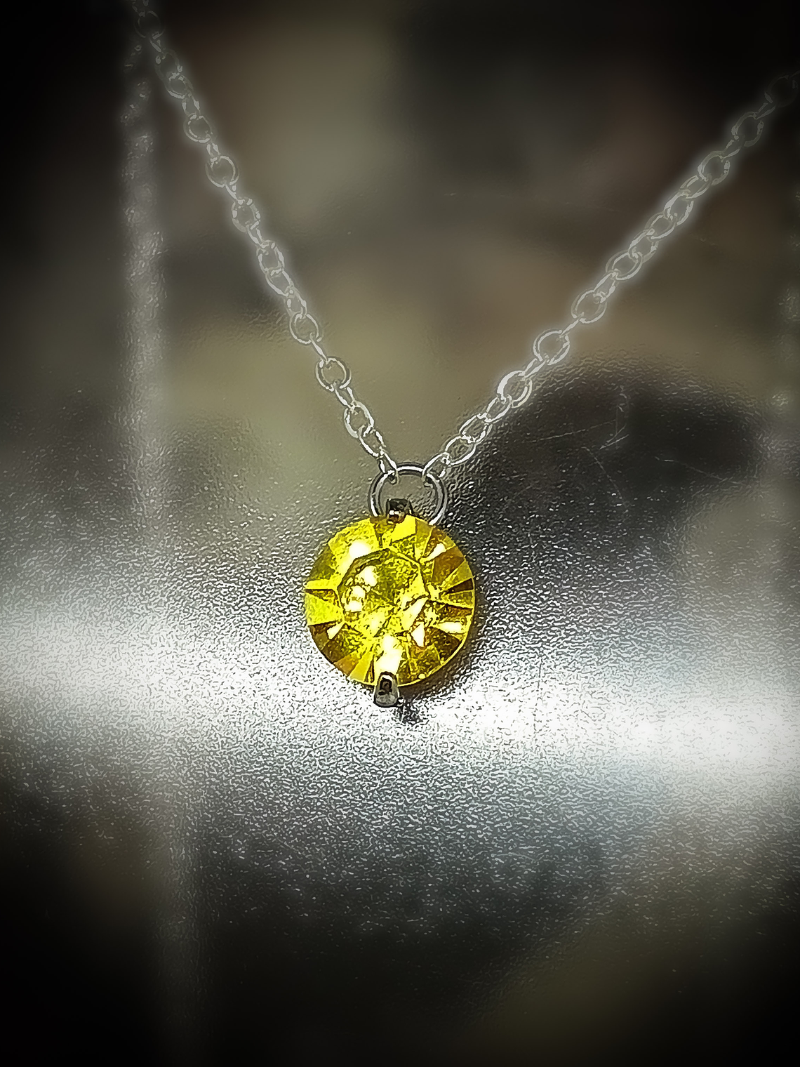 CJ - ☢ 2ct, 8mm Diamond cut, Yellow Cadmium glass layering necklace - Sterling-filled/Costume 👑 1