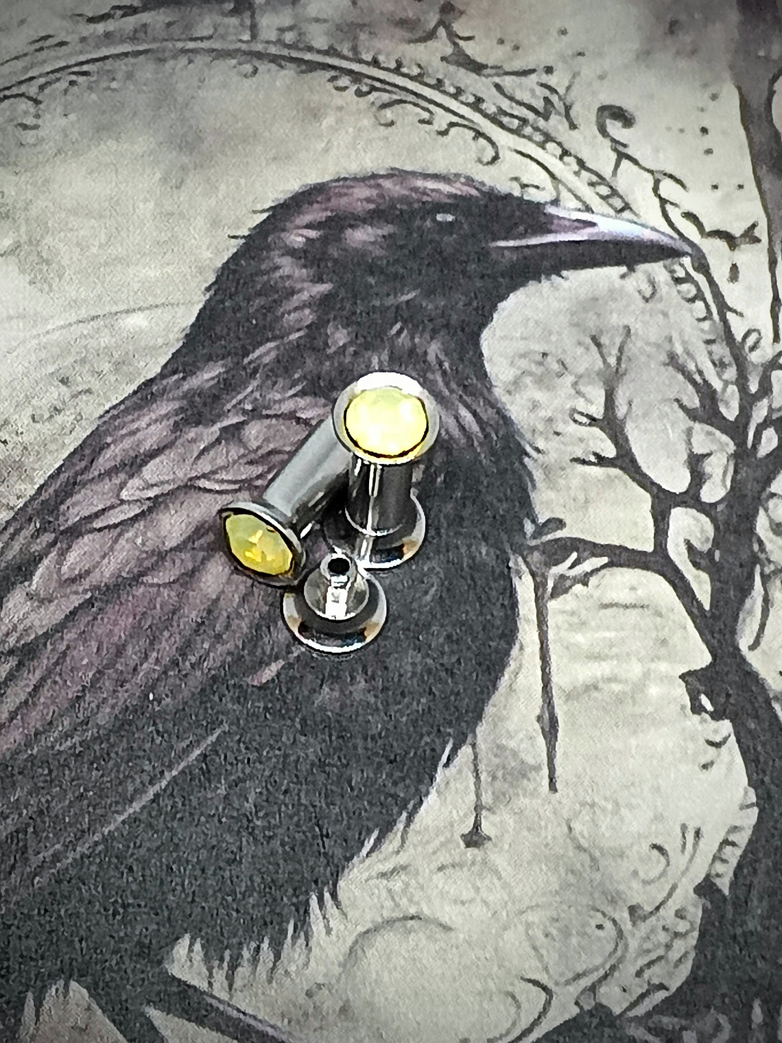 3mm, 8g Ear plug  ☢ Vintage Yellow opal UG glass, ear-plugs  2