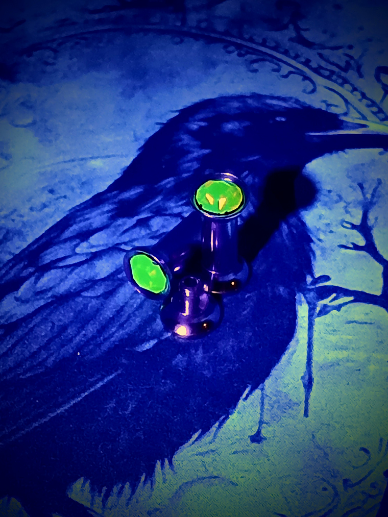 3mm, 8g Ear plug  ☢ Vintage Yellow opal UG glass, ear-plugs  3