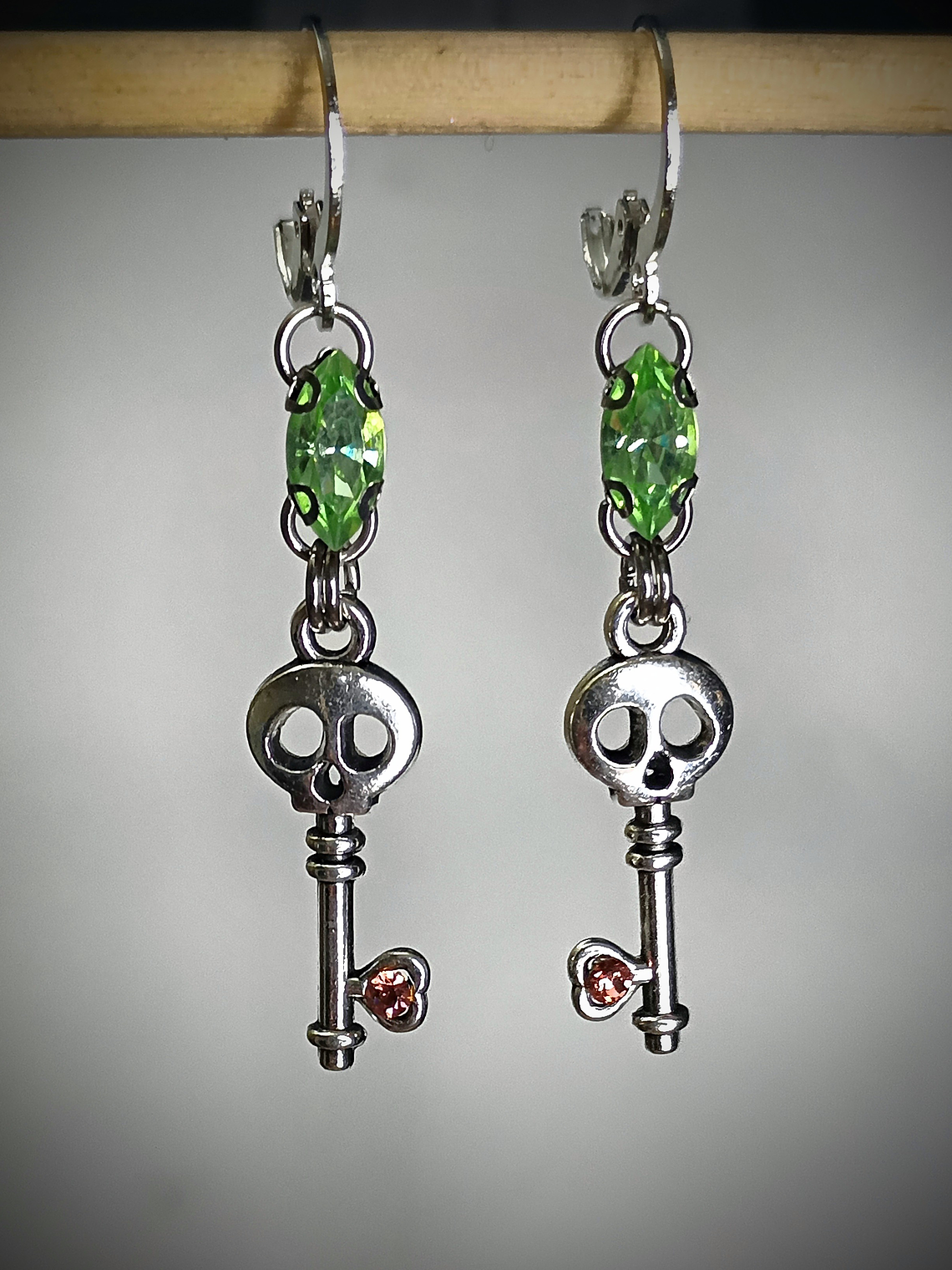 RTS ☢ Cute Skeleton key earrings Peridot & Pink UG  - Silver-plated stainless 2