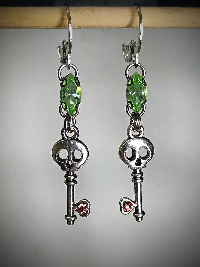 RTS ☢ Cute Skeleton key earrings Peridot & Pink UG  - Silver-plated stainless 2