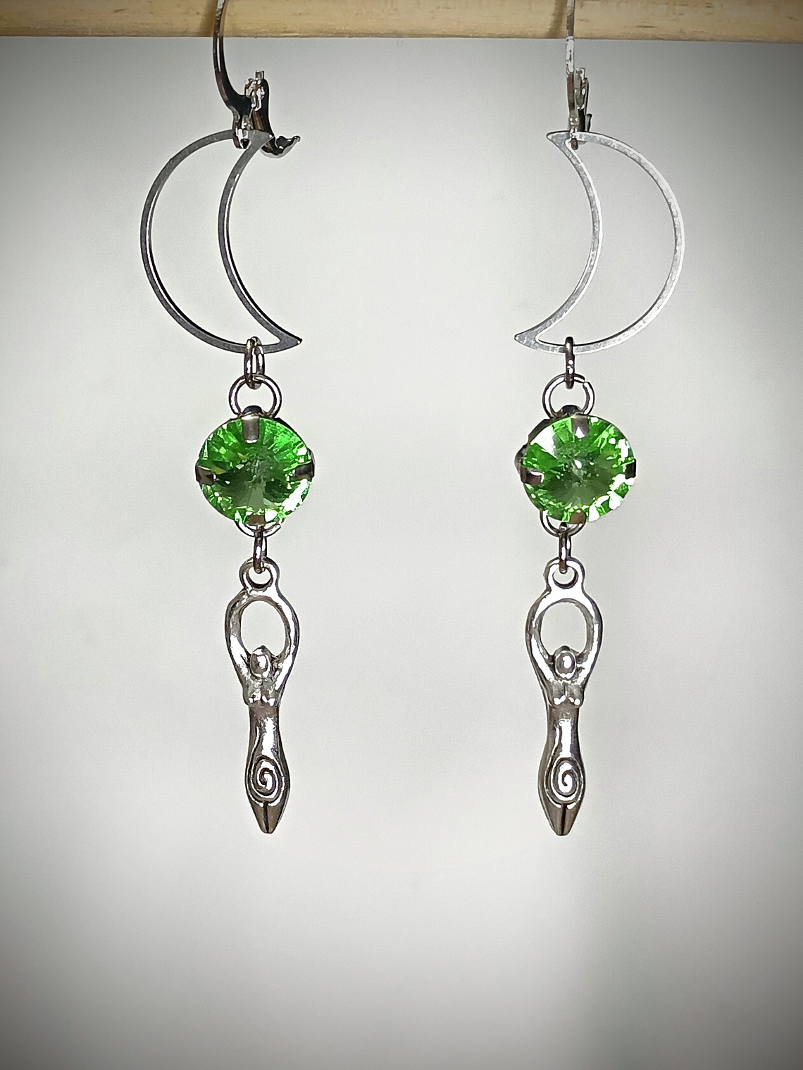 RTS - Crescent moon & Apple Green ☢ UG earrings - Silver-plate 2