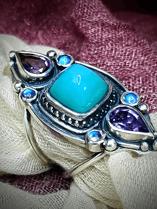 Stunning Chrysoprase Statement ring, amethyst and moonstone - Sz8 - Sterling