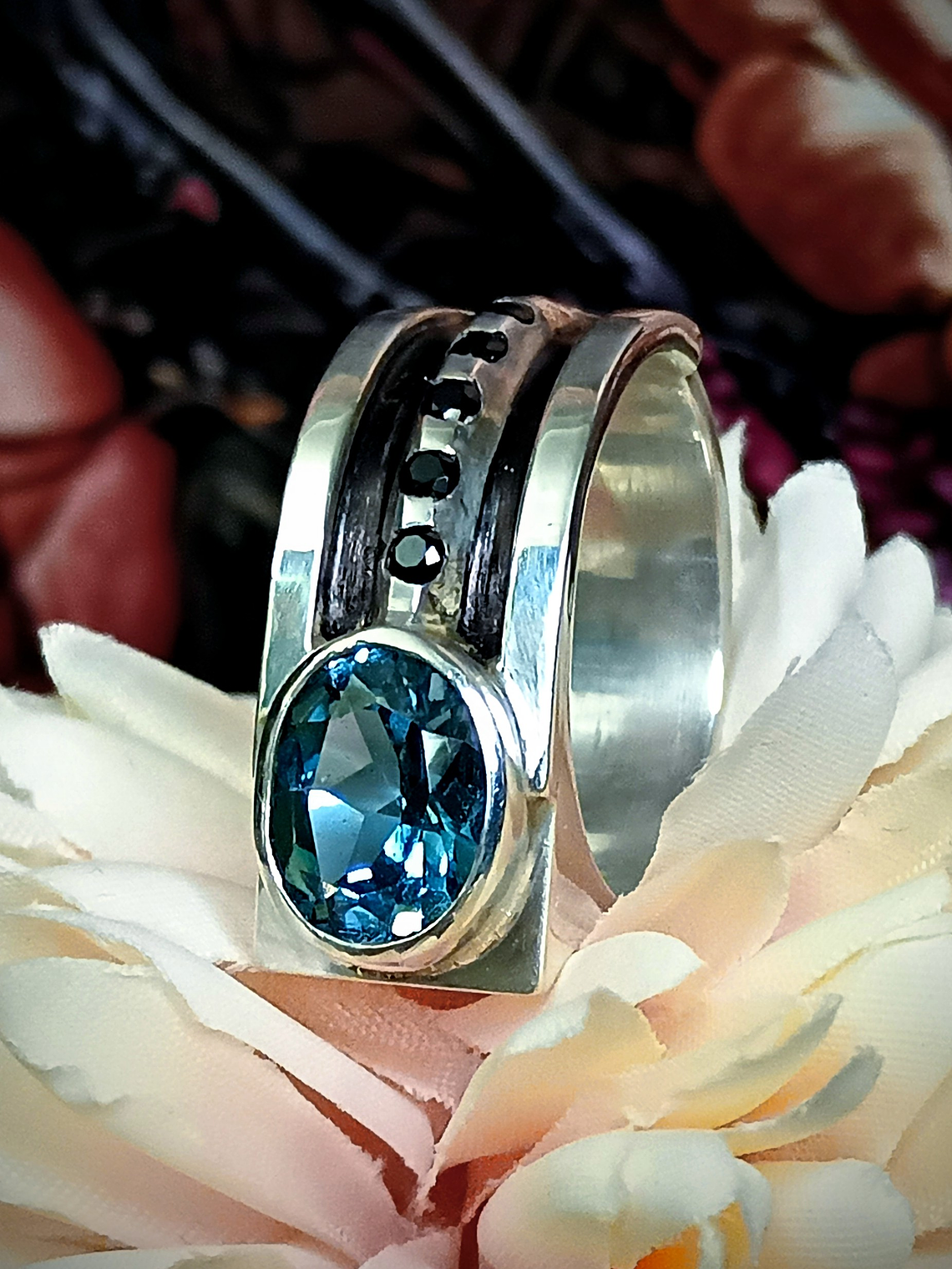 3ct Steely London Blue topaz and black spinel Unisex ring - Sz9 - Sterling 3