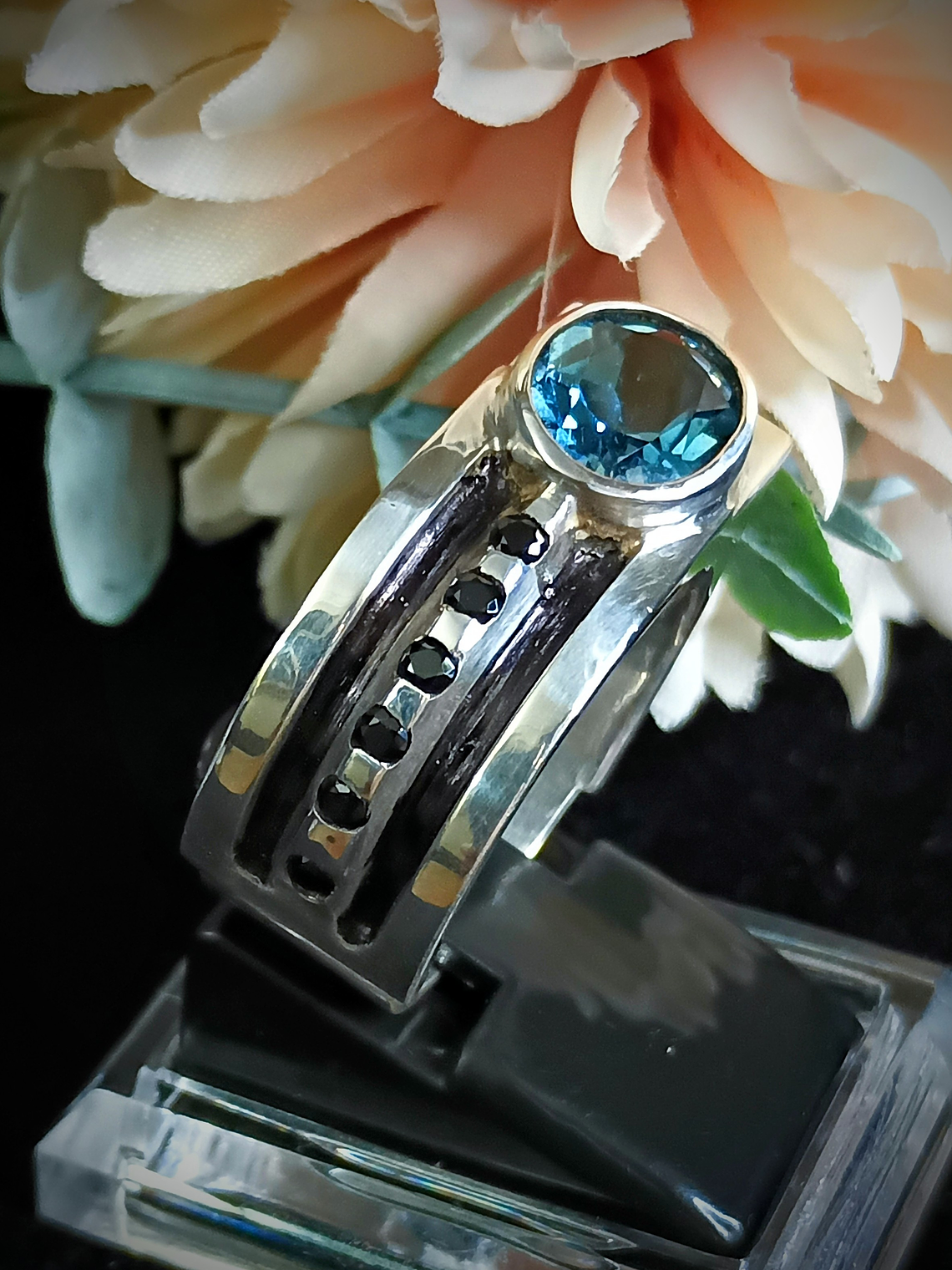 3ct Steely London Blue topaz and black spinel Unisex ring - Sz9 - Sterling 9