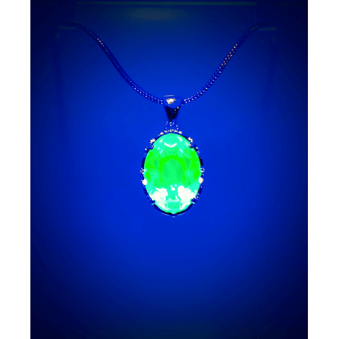 UG ☢  Victorian inspired filigree with Apple green Uranium glass - pendant - Sterling 