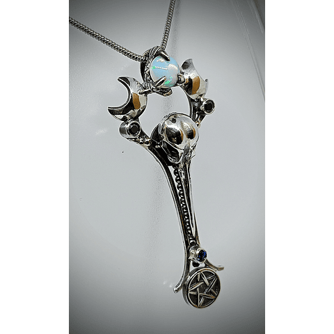 Hummingbird skull & Pentagram key pendant 