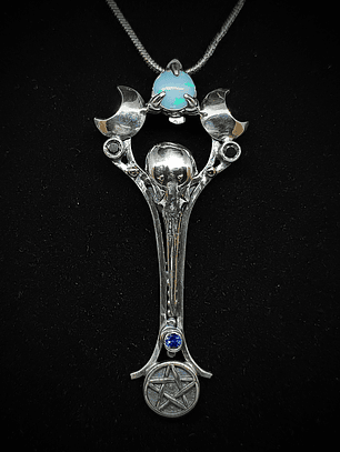 Hummingbird skull & Pentagram key pendant 