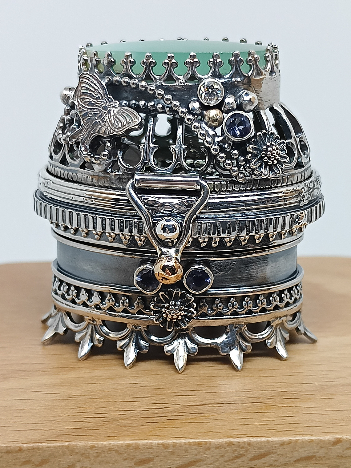 Polly Pocket, jumping spider silver box 2