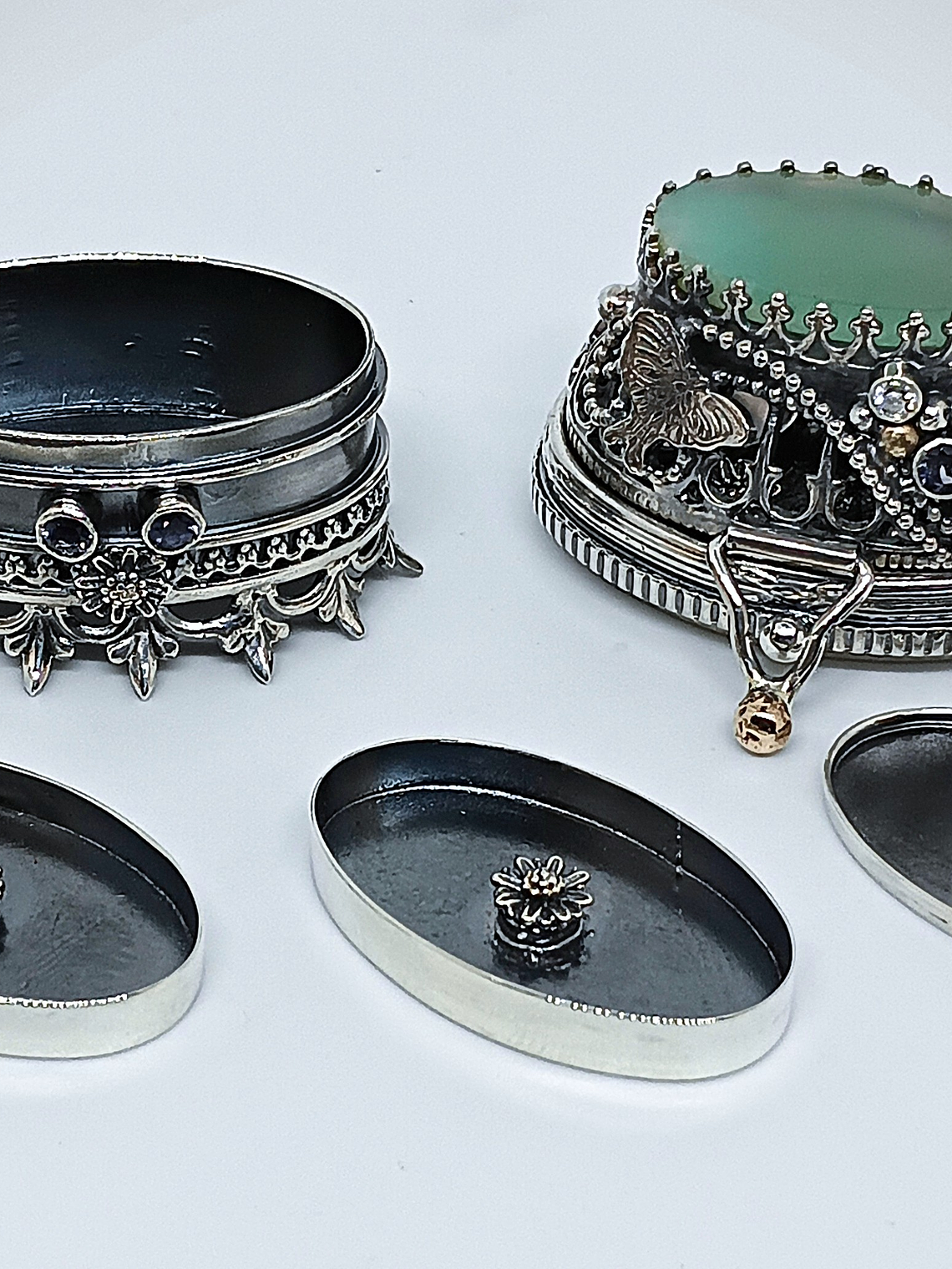 Polly Pocket, jumping spider silver box 3