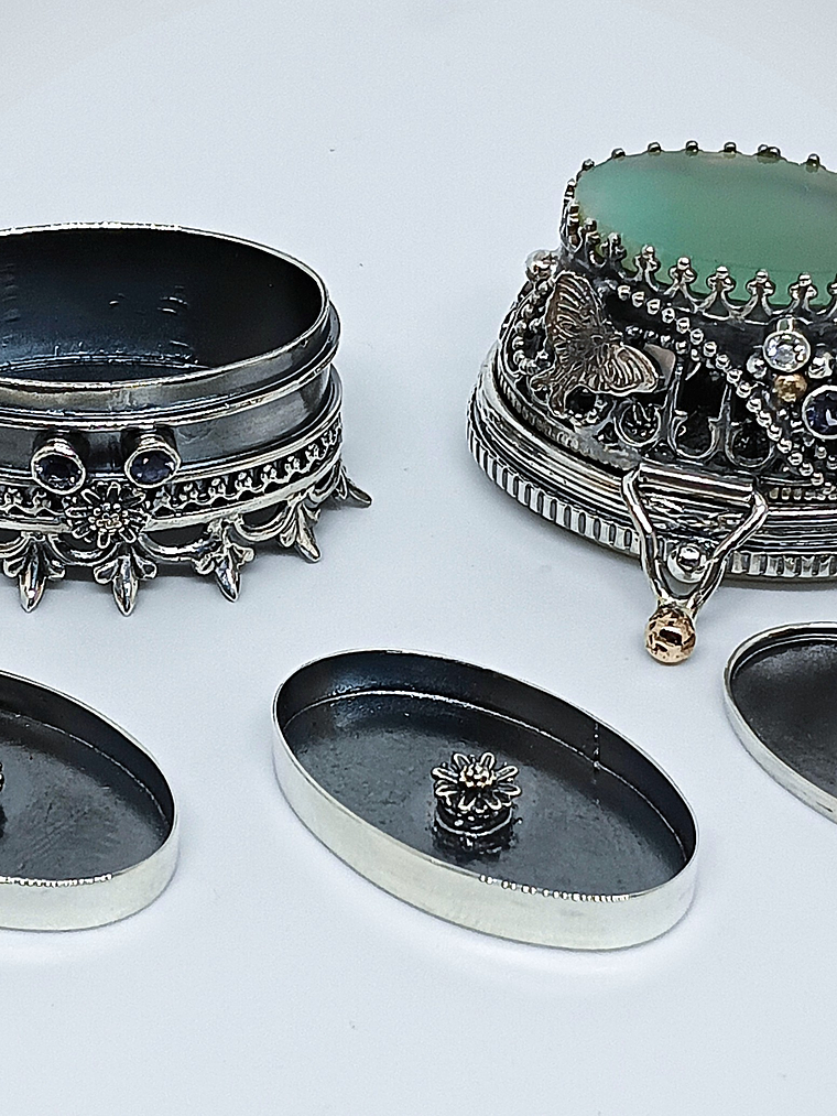 Polly Pocket, jumping spider silver box 3