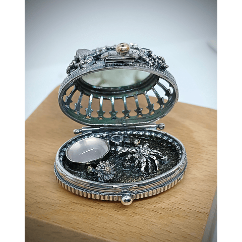 Polly Pocket, jumping spider silver box