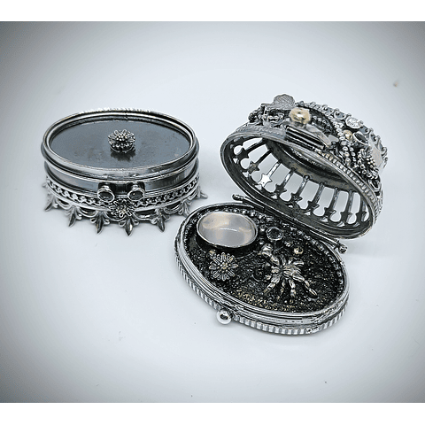 Polly Pocket, jumping spider silver box