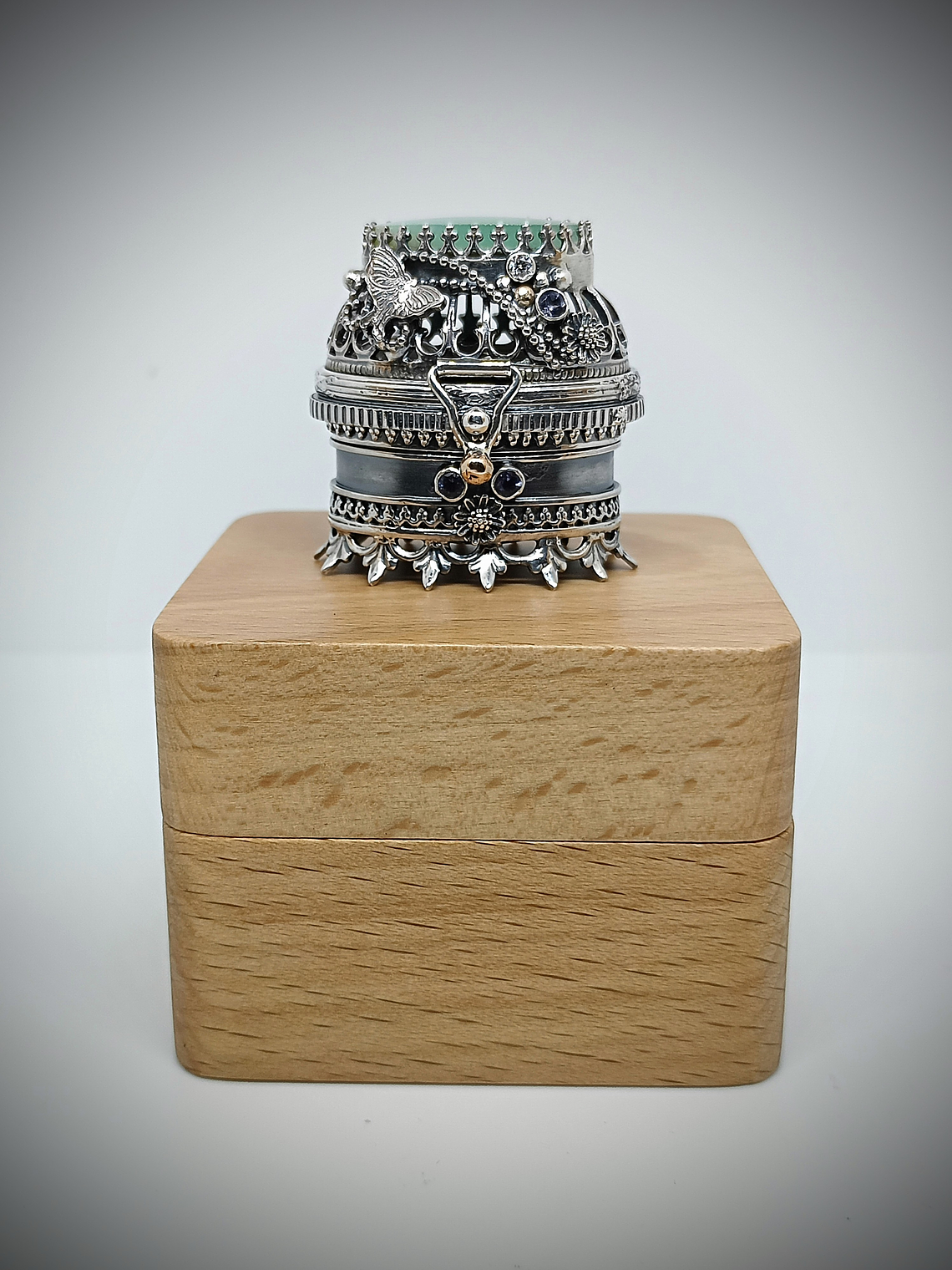 Polly Pocket, jumping spider silver box 8