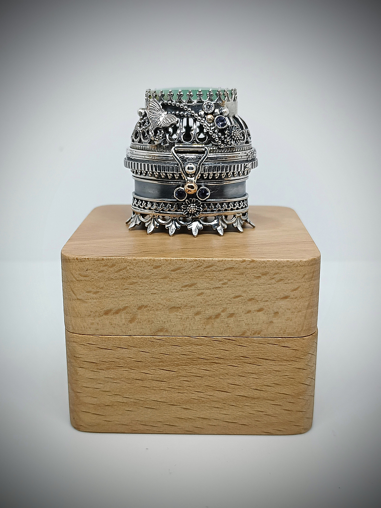 Polly Pocket, jumping spider silver box 8