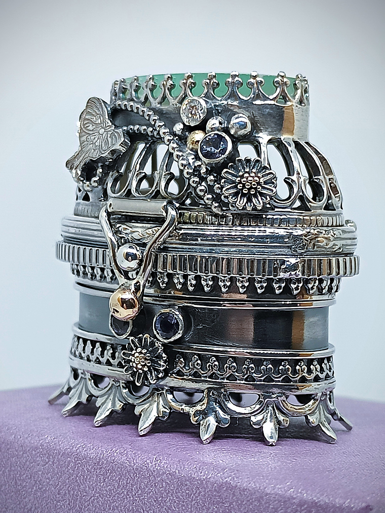 Polly Pocket, jumping spider silver box 11