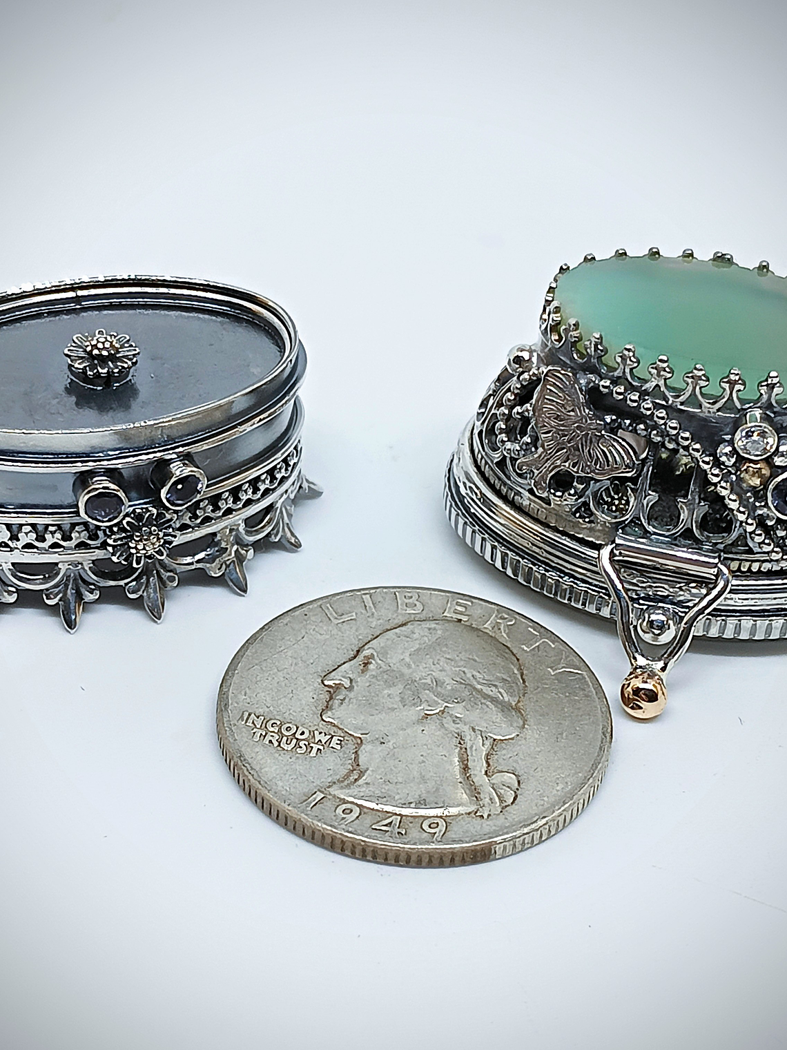 Polly Pocket, jumping spider silver box 13