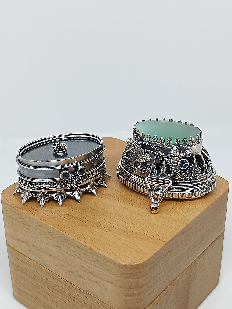 Polly Pocket, jumping spider silver box 17