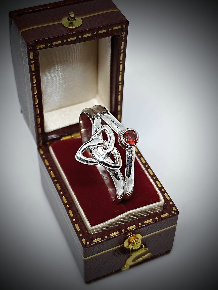 Celtic knot - Witches knot triquetra split ring 2