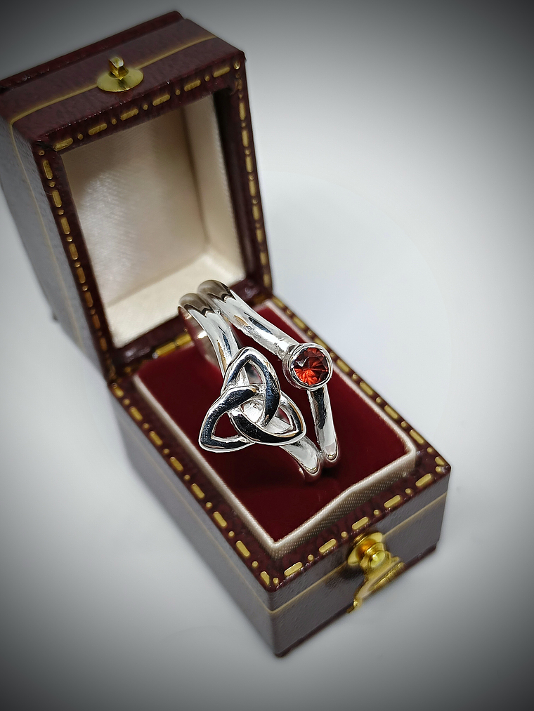 Celtic knot - Witches knot triquetra split ring 3