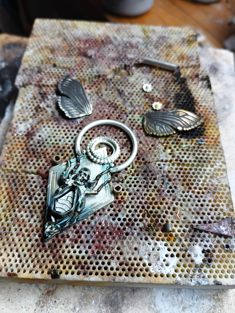 Fabulous, engraved death-heads Hawk moth, moonstone, garnet and opal - Sterling 12