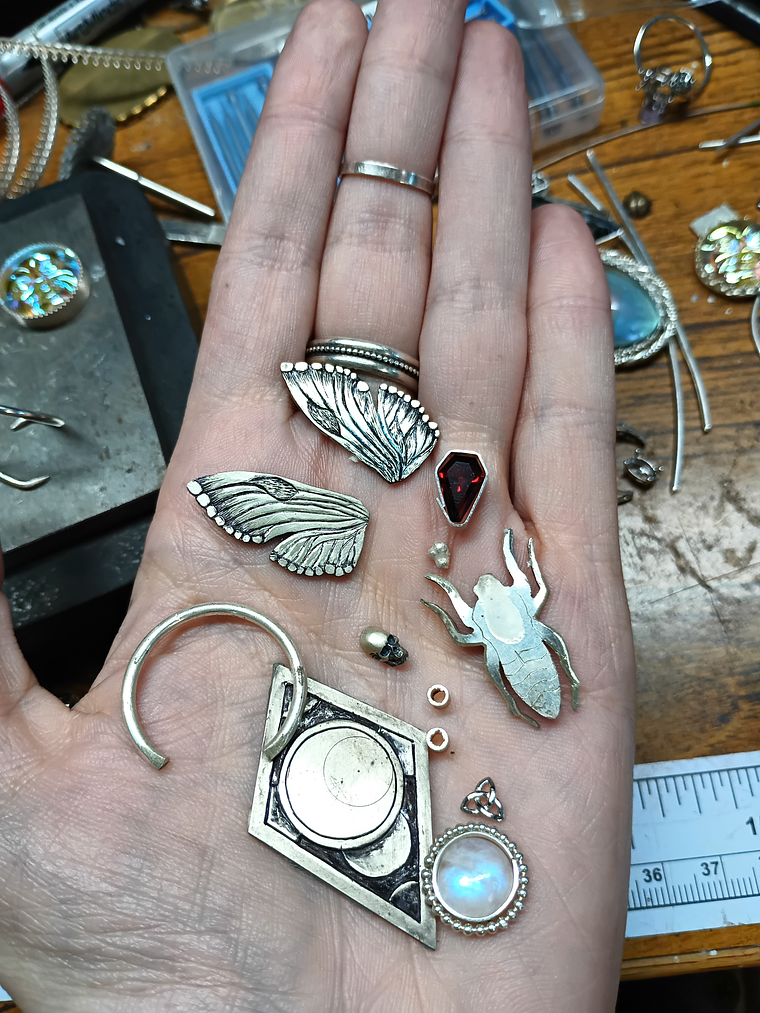 Fabulous, engraved death-heads Hawk moth, moonstone, garnet and opal - Sterling 13