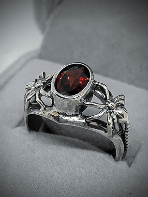 RTS - Gothic spider ring with Mozambique blood red garnet - Sterling