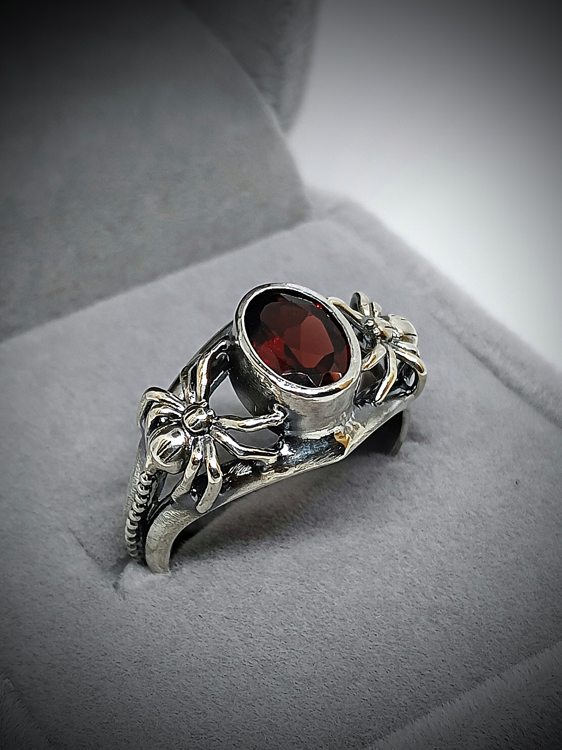 RTS - Gothic spider ring with Mozambique blood red garnet - Sterling 4