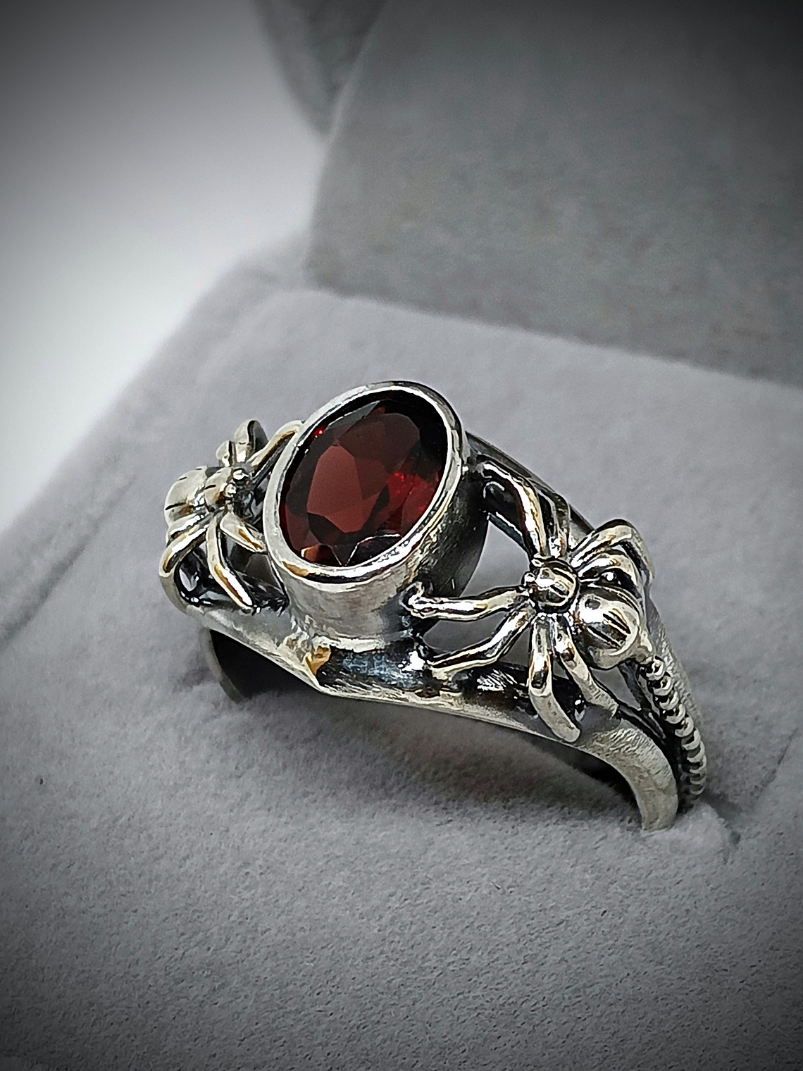 RTS - Gothic spider ring with Mozambique blood red garnet - Sterling 3