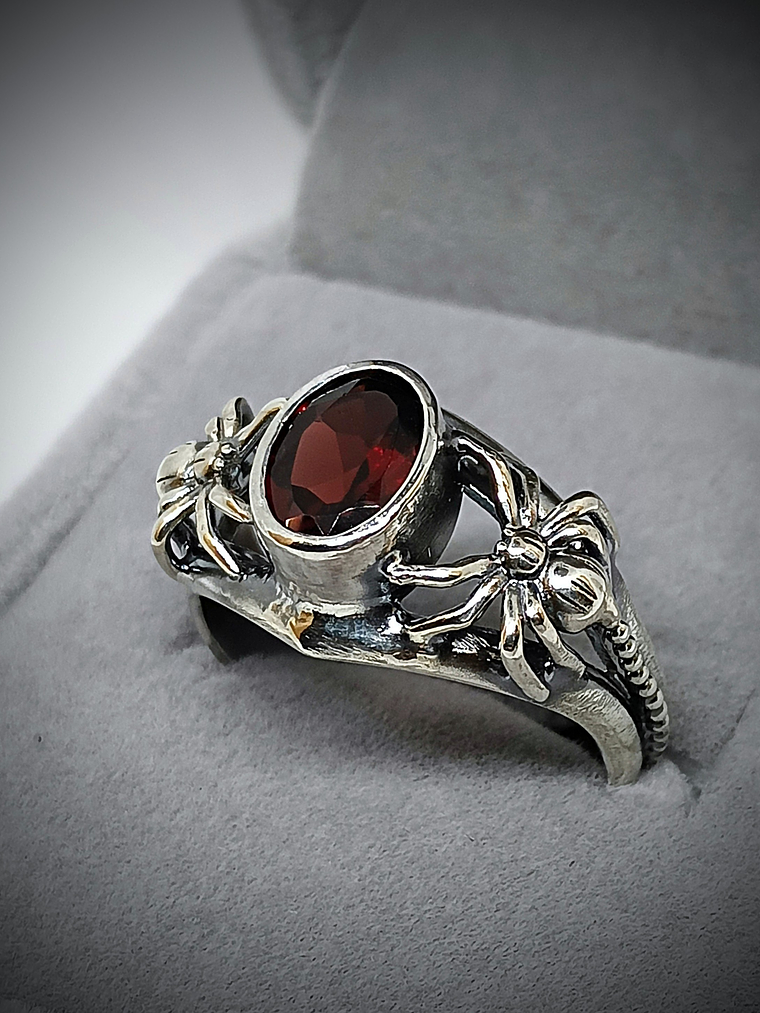 RTS - Gothic spider ring with Mozambique blood red garnet - Sterling 3