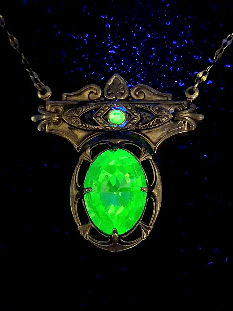 Vintage inspired Pink and Green Uranium glass necklace #Bn003 5
