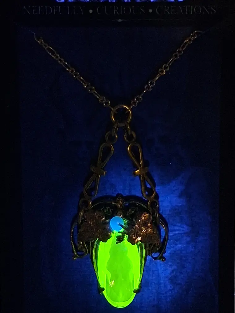 Art Deco inspired, vintage Uranium glass necklace #BN006 6