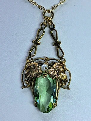 Art Deco inspired, vintage Uranium glass necklace #BN006