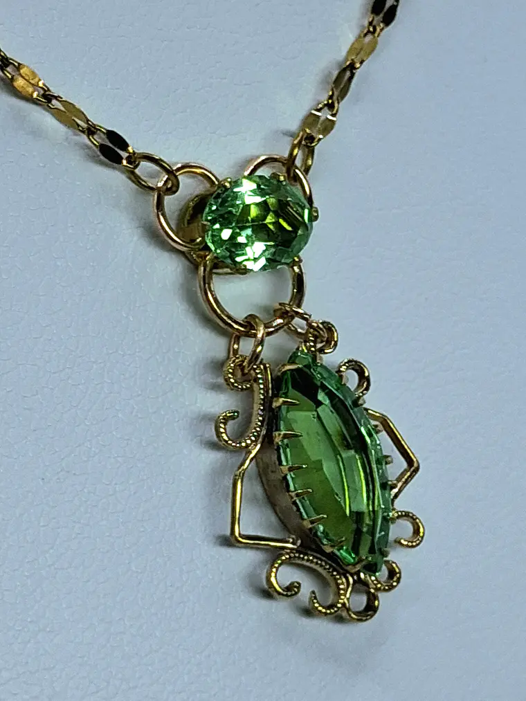 Vintage inspired, delicate Peridot green Uranium glass necklace  #Bn009 3