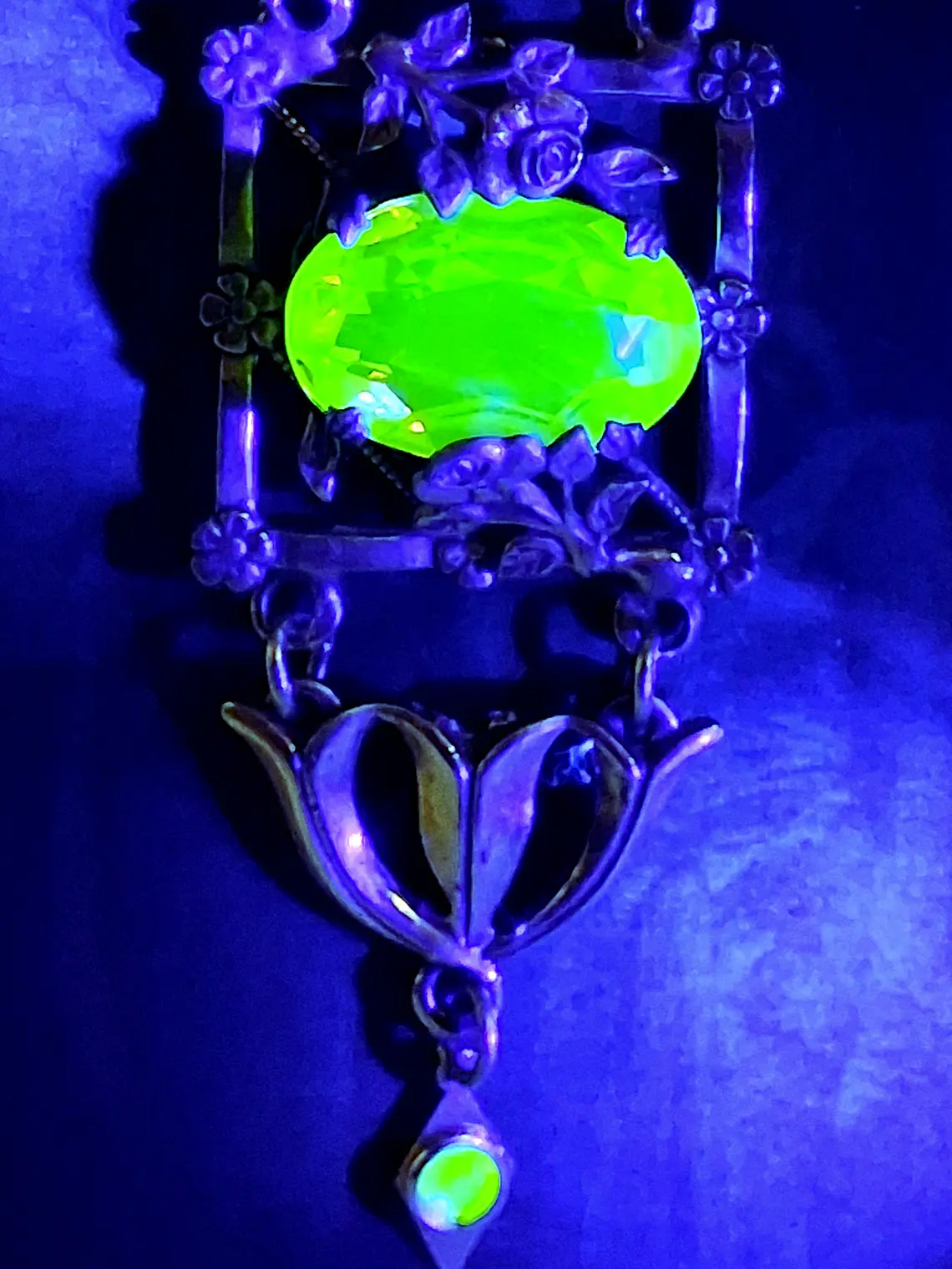 Gold-plated, Victorian/Art Deco inspired Uranium glass necklace #Bn010 5