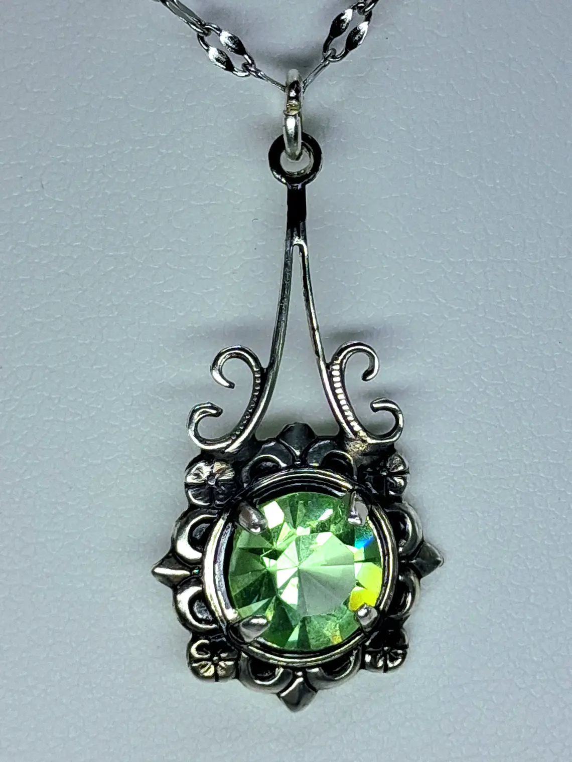 Simple, vintage inspired Apple green Uranium glass pendant  #Bp011 2