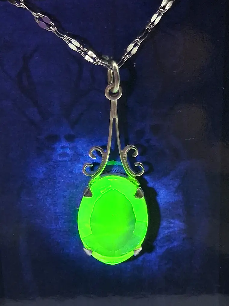 Simple, Vintage style, Large Uranium glass pendant #Bp013 5