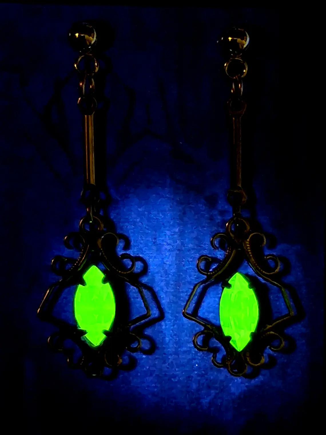 Victorian inspired, 14k gold-plated Peridot green ☢ UG earrings #be024 4