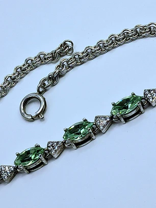 Contemporary, Rhodium-plated  5ct Apple green Uranium glass bracelet -        #Bb035