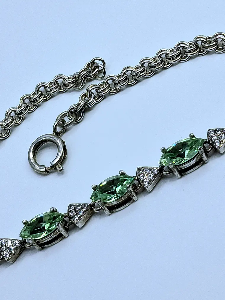 Contemporary, Rhodium-plated  5ct Apple green Uranium glass bracelet -        #Bb035 2