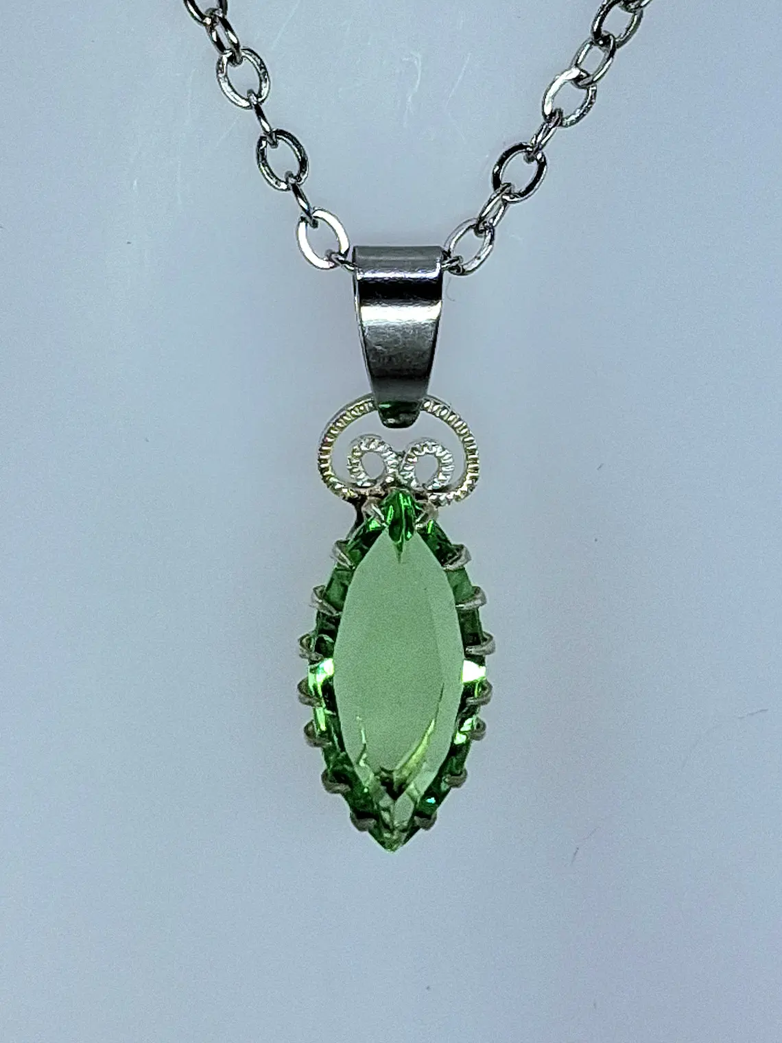 Delicate silver-plated, Green apple Uranium glass pendant -       bp040 2