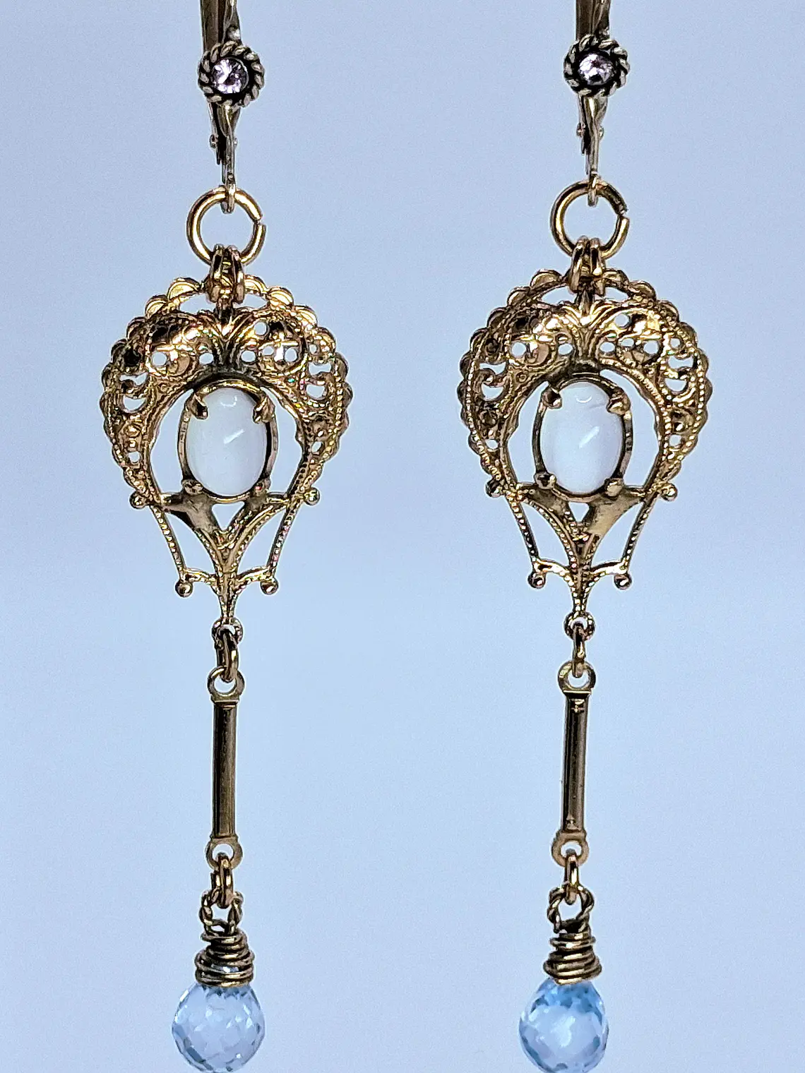 Ellegant Gold plated Moonstone and blue topaz earrings -       Be043 3