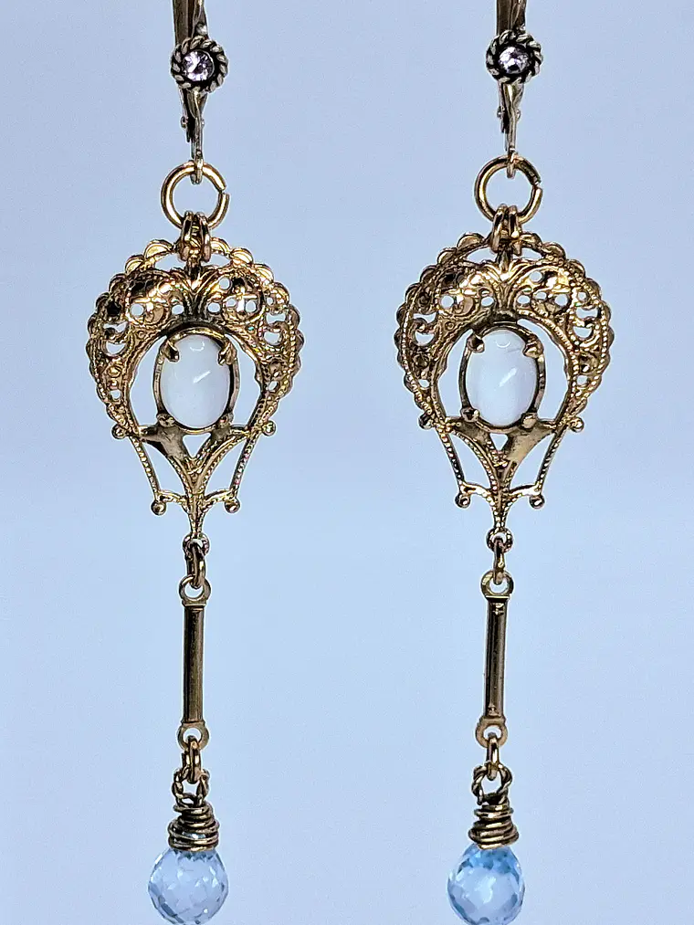 Ellegant Gold plated Moonstone and blue topaz earrings -       Be043 3