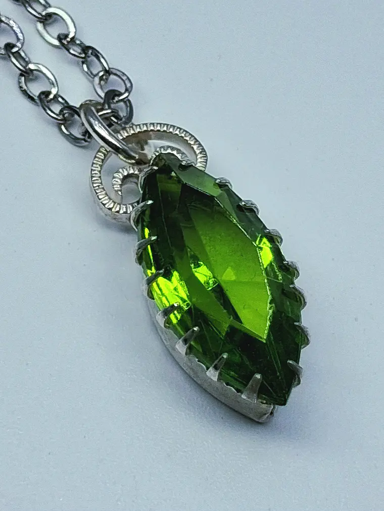Delicate Tourmaline green Uranium glass pendant -        #Bp045 3