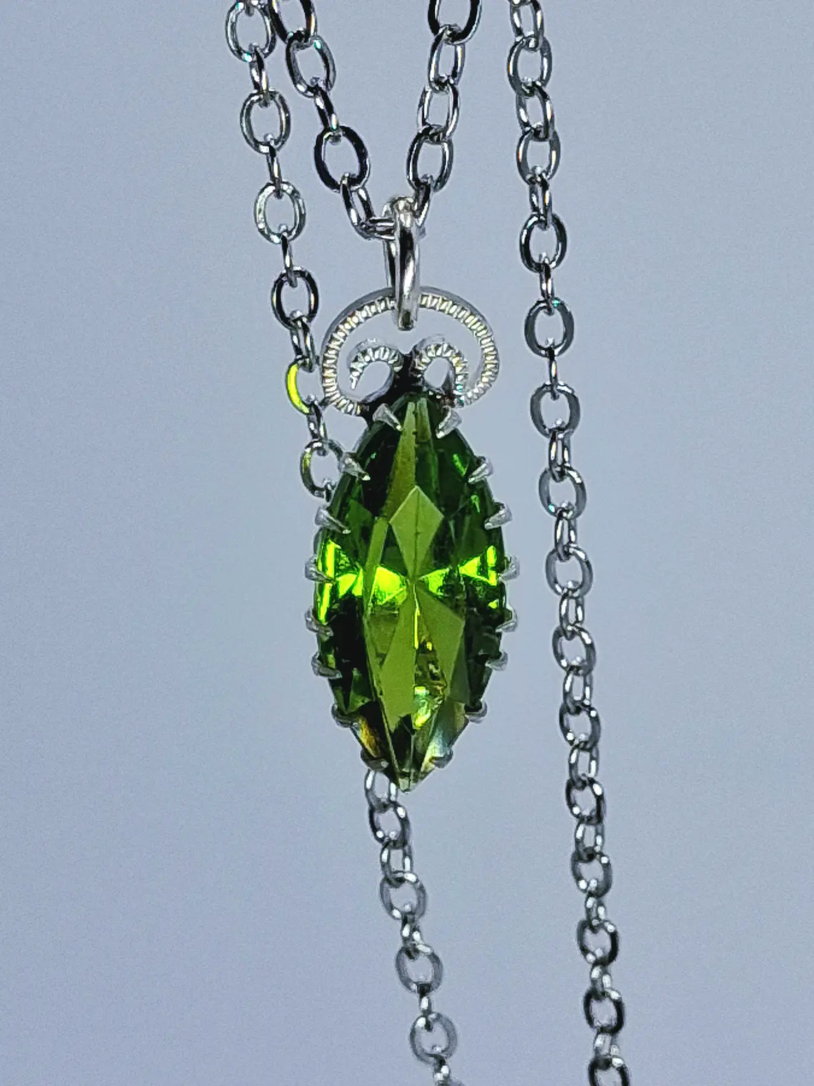 Delicate Tourmaline green Uranium glass pendant -        #Bp045 2